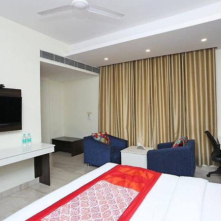 Oyo 8132 Hotel Kukreja Dehradun Zewnętrze zdjęcie