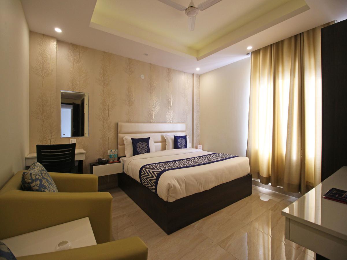 Oyo 8132 Hotel Kukreja Dehradun Zewnętrze zdjęcie