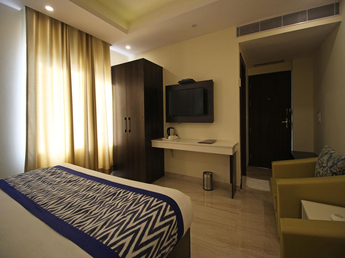 Oyo 8132 Hotel Kukreja Dehradun Zewnętrze zdjęcie