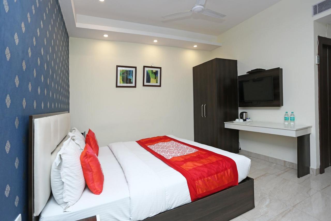 Oyo 8132 Hotel Kukreja Dehradun Zewnętrze zdjęcie