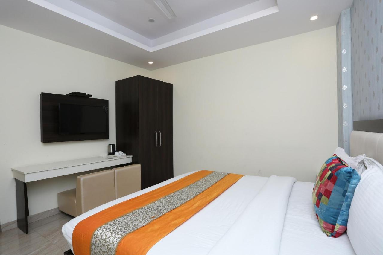 Oyo 8132 Hotel Kukreja Dehradun Zewnętrze zdjęcie