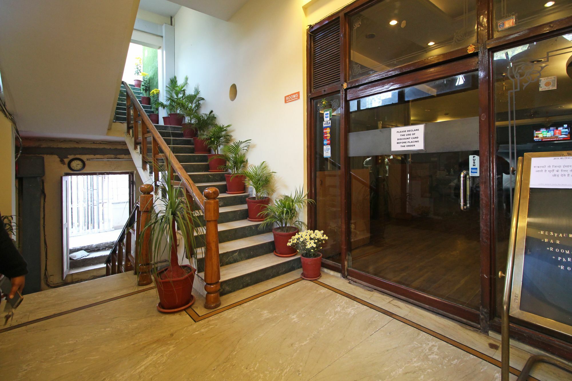 Oyo 8132 Hotel Kukreja Dehradun Zewnętrze zdjęcie
